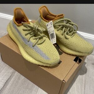 Yeezy boost 350 V2 size 6